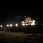 Деревянный коттедж Mountain Tukhlya