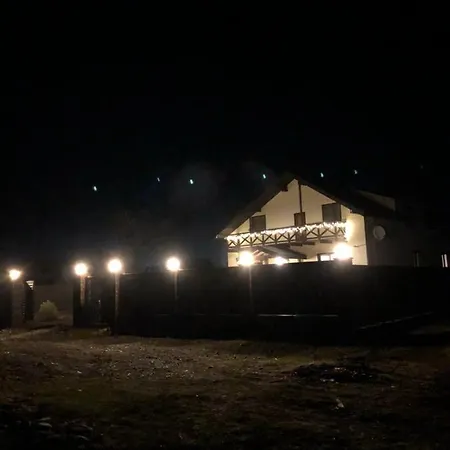 Lodge Mountain Tukhlya