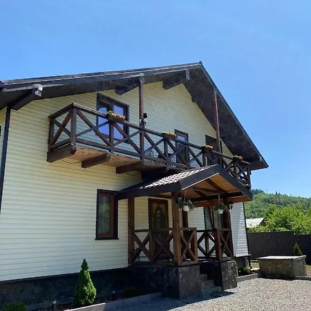 Lodge Mountain Tukhlya